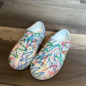 Native toddler shoes. Sz C8.